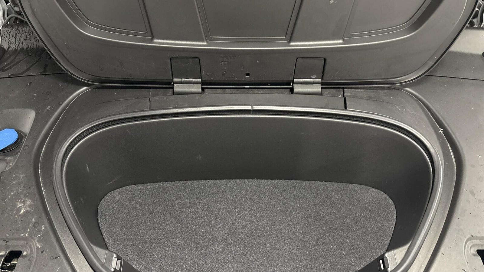 Grå Volvo XC40 fra 2024
