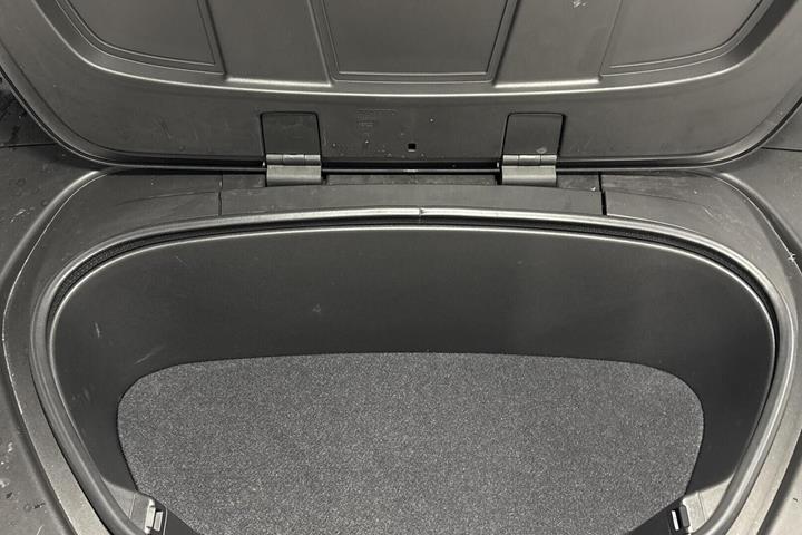 Grå Volvo XC40 fra 2024