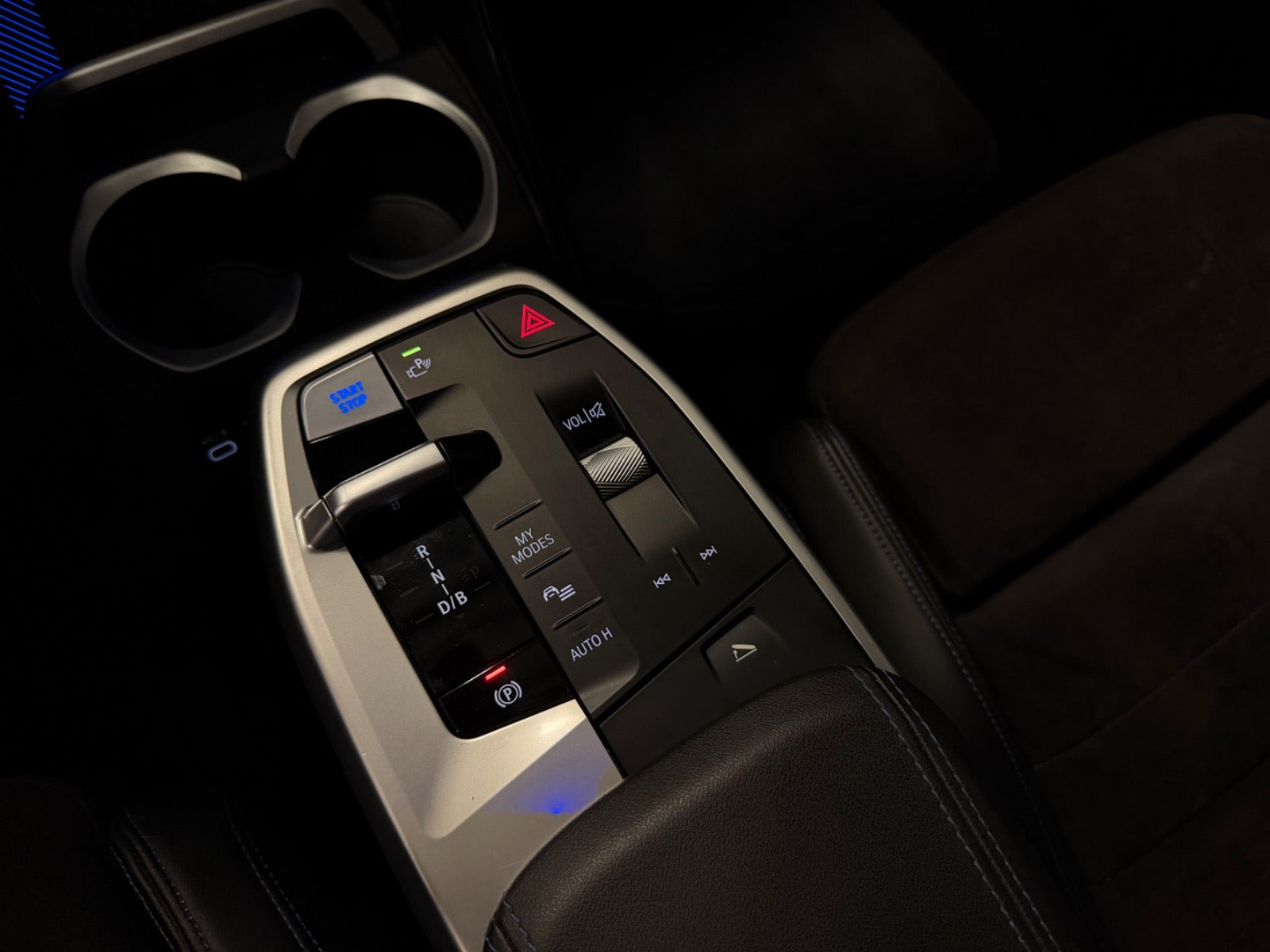 Blå BMW iX1 fra 2024