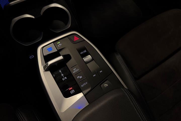 Blå BMW iX1 fra 2024
