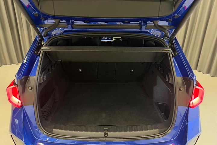 Blå BMW iX1 fra 2024