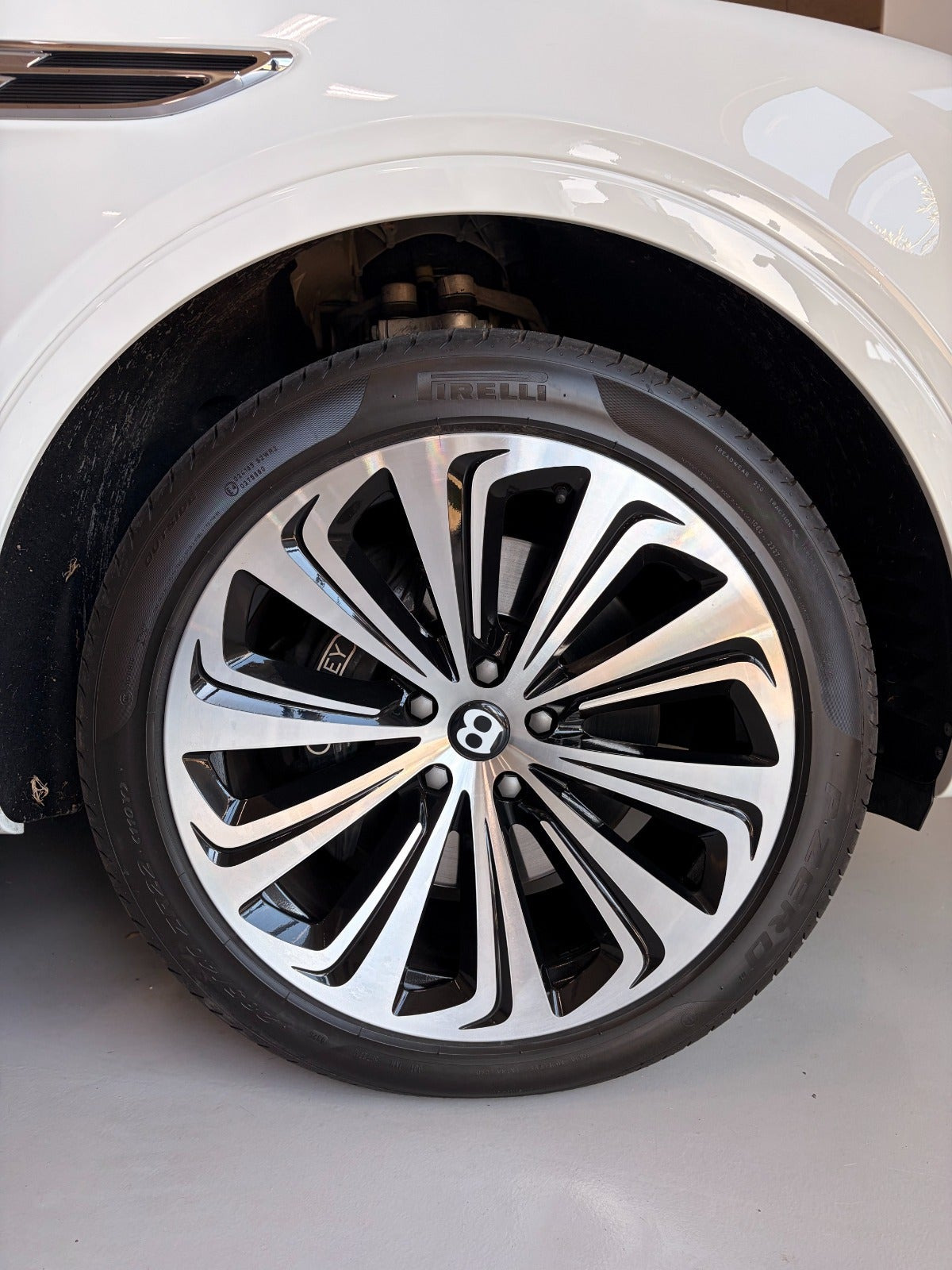 undefined Bentley Bentayga fra 2021