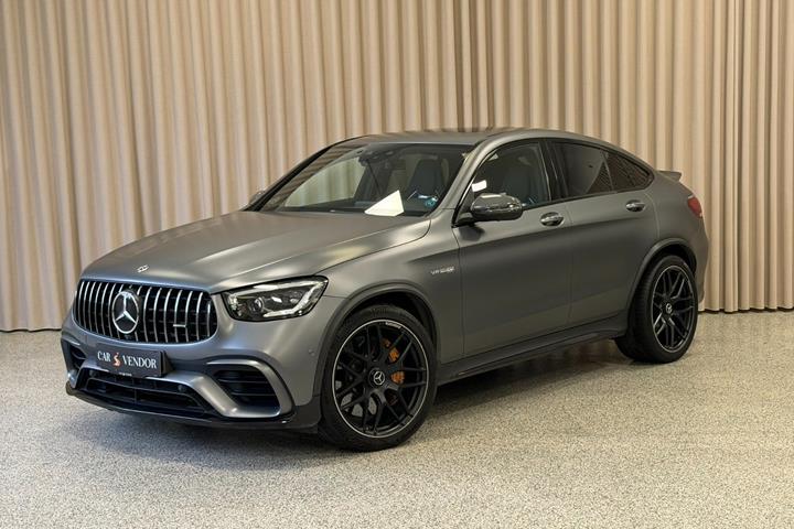 Grå Mercedes GLC63 fra 2019