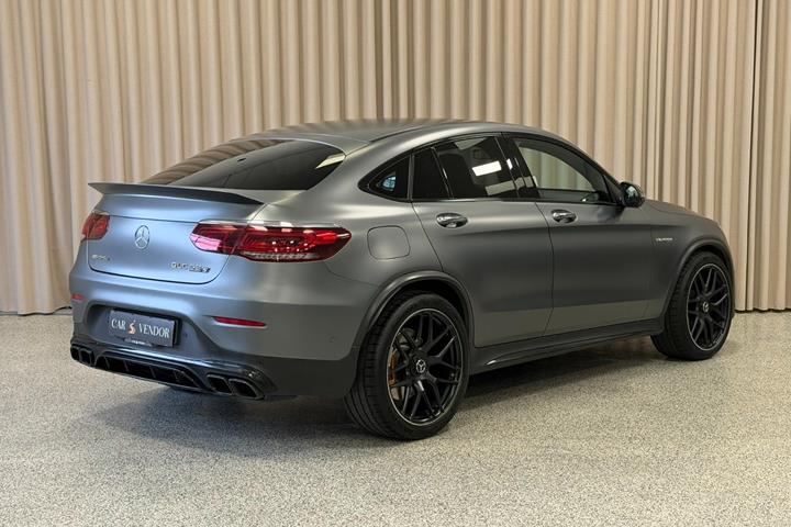 Grå Mercedes GLC63 fra 2019