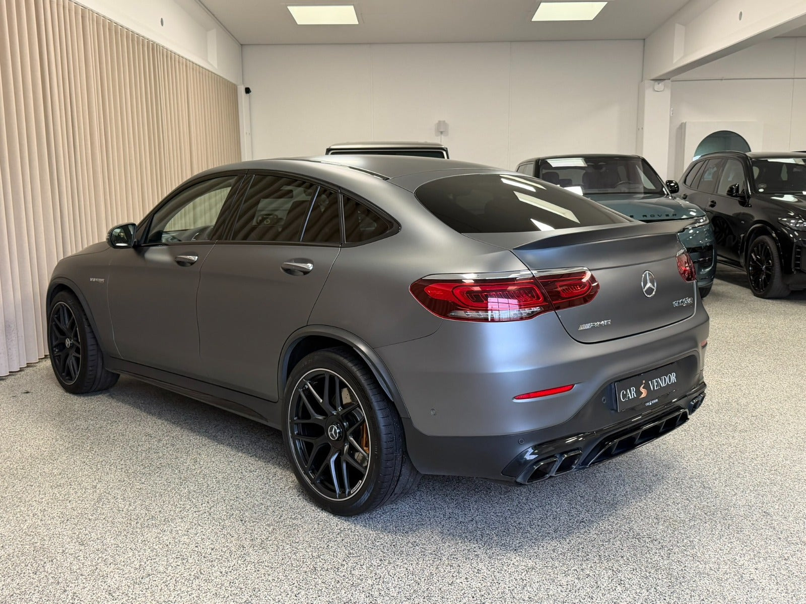 Grå Mercedes GLC63 fra 2019