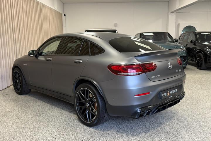 Grå Mercedes GLC63 fra 2019