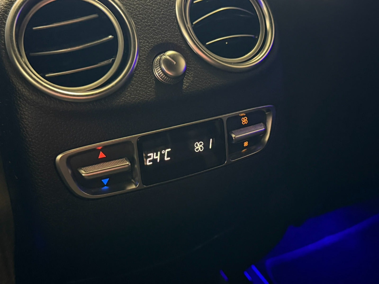 Grå Mercedes GLC63 fra 2019