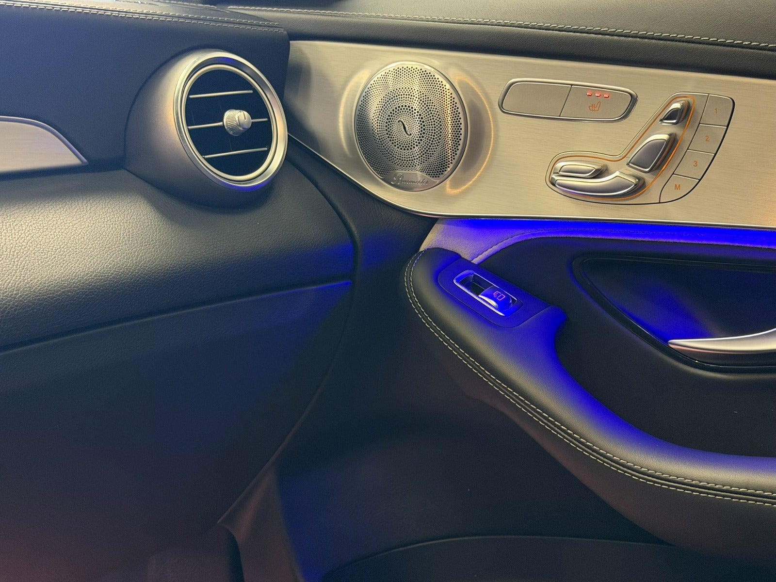 Grå Mercedes GLC63 fra 2019