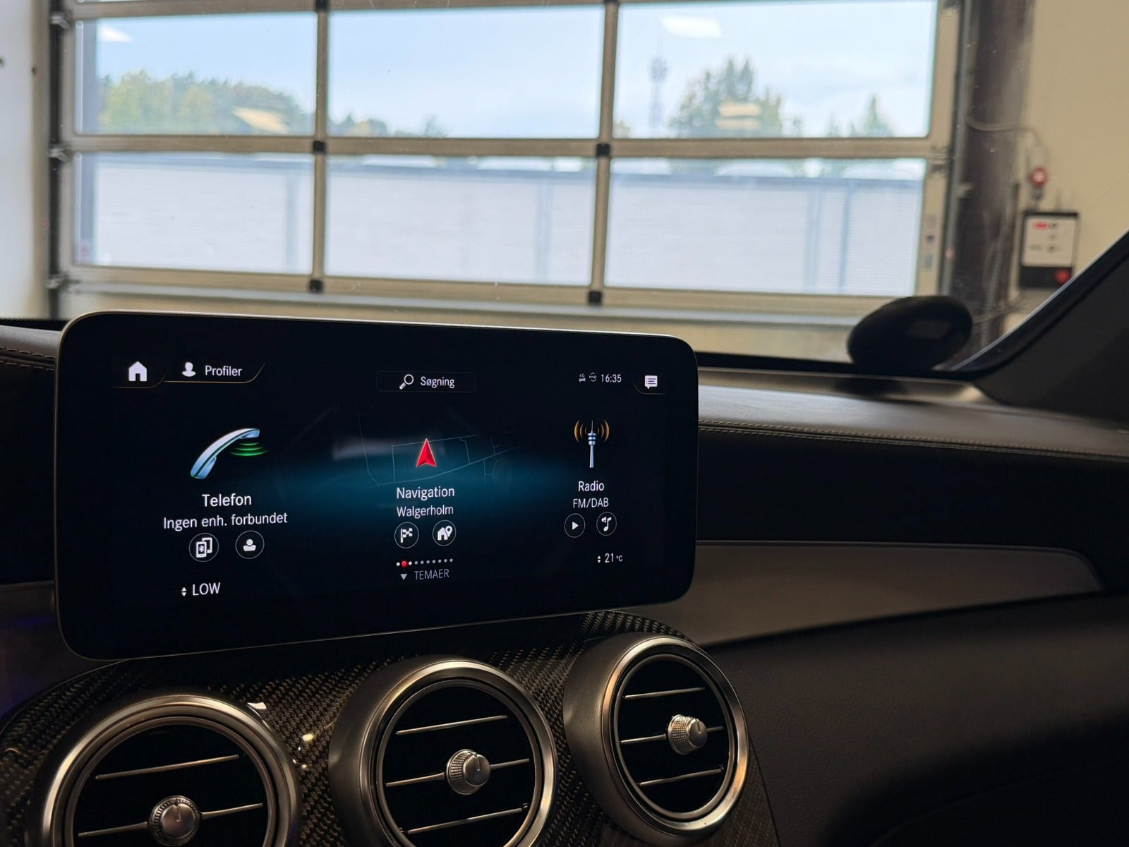Grå Mercedes GLC63 fra 2019