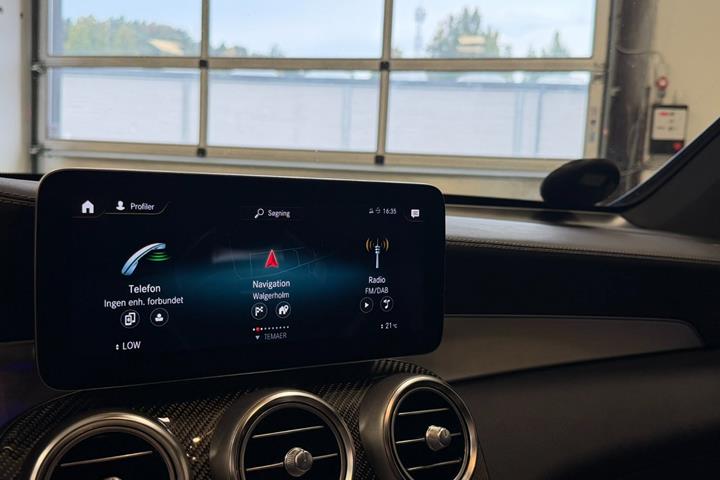 Grå Mercedes GLC63 fra 2019