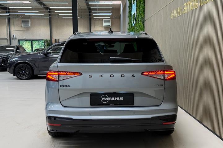 Sølv Skoda Enyaq fra 2026