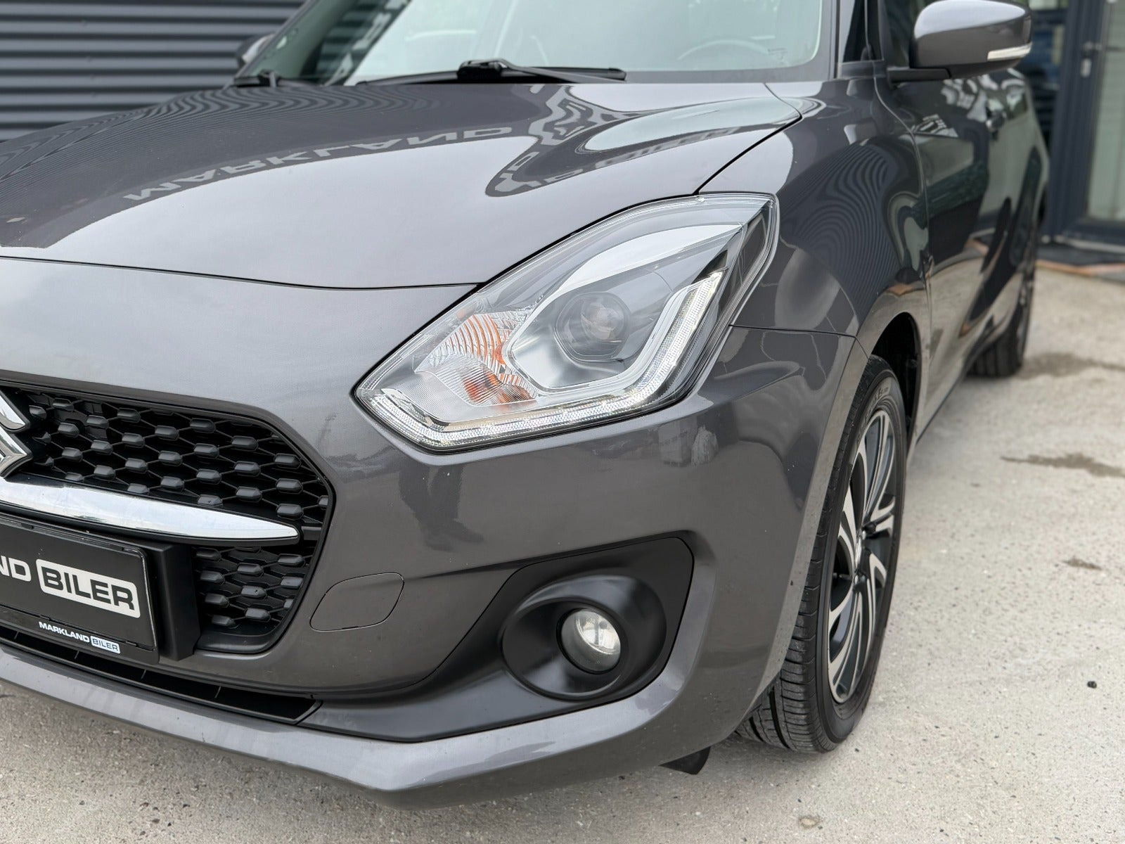 Grå Suzuki Swift fra 2020