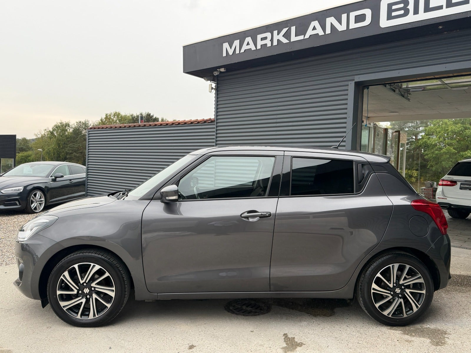 Grå Suzuki Swift fra 2020