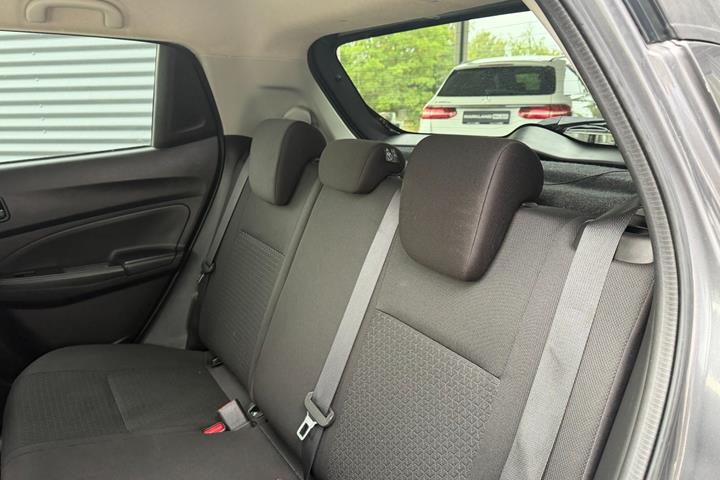Grå Suzuki Swift fra 2020