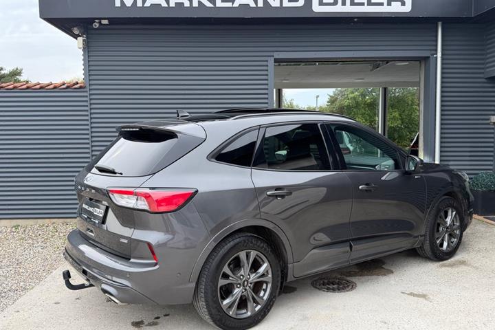 Grå Ford Kuga fra 2020