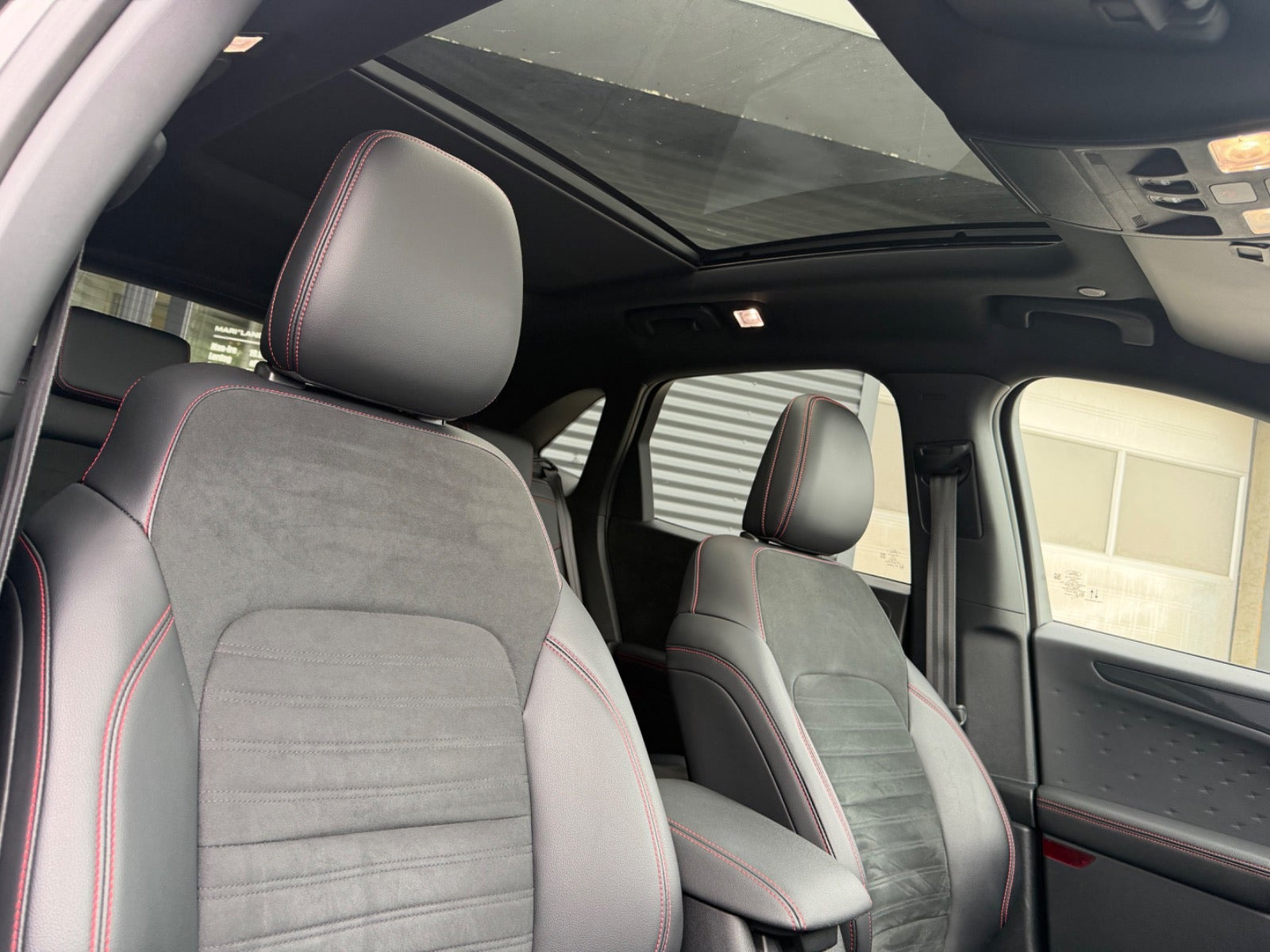 Grå Ford Kuga fra 2020