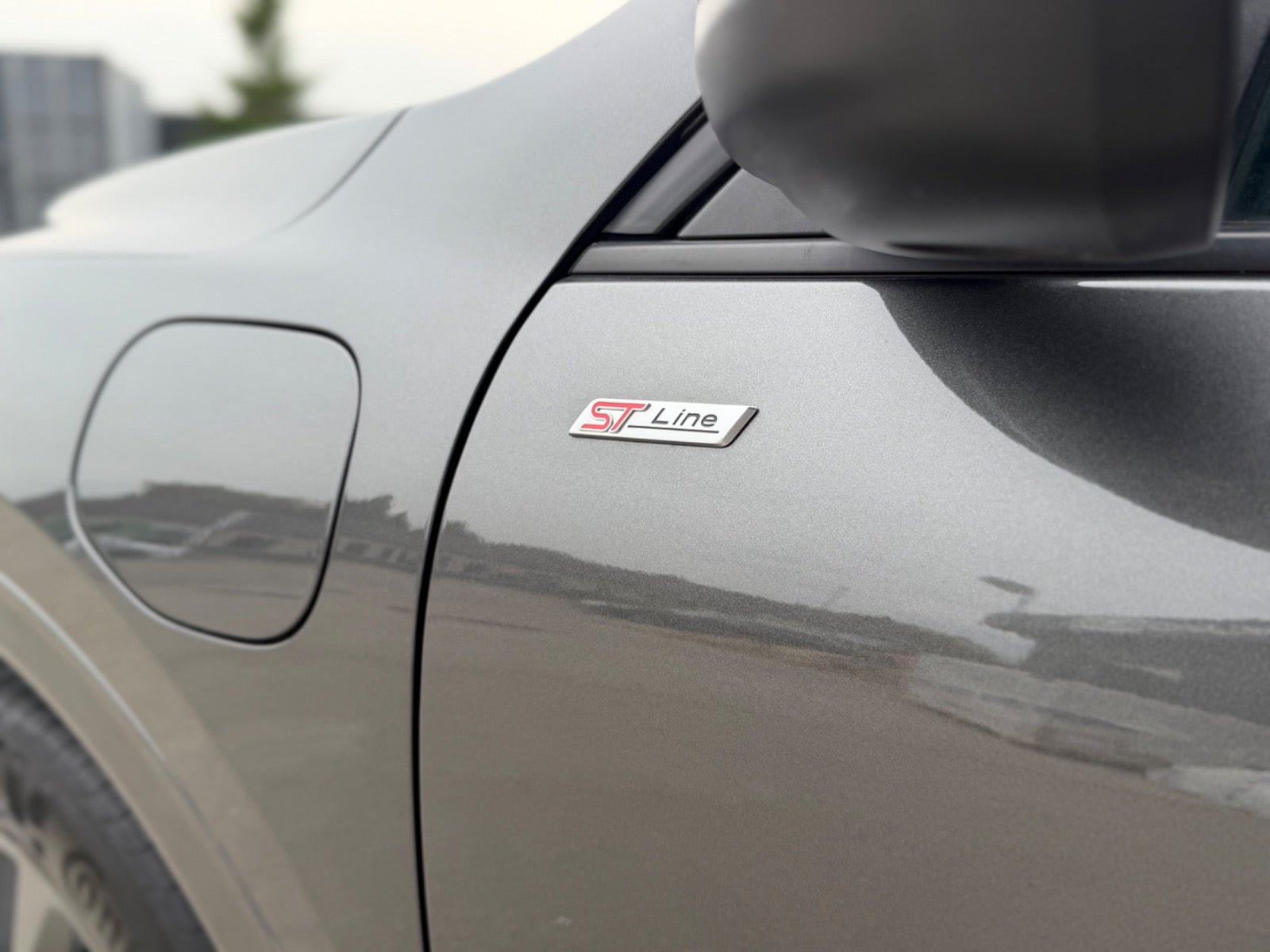 Grå Ford Kuga fra 2020