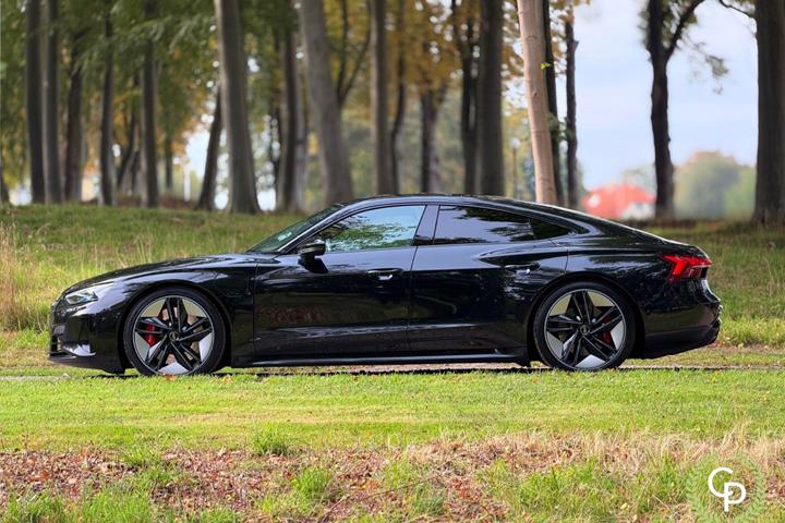 Sort Audi e-tron GT fra 2023