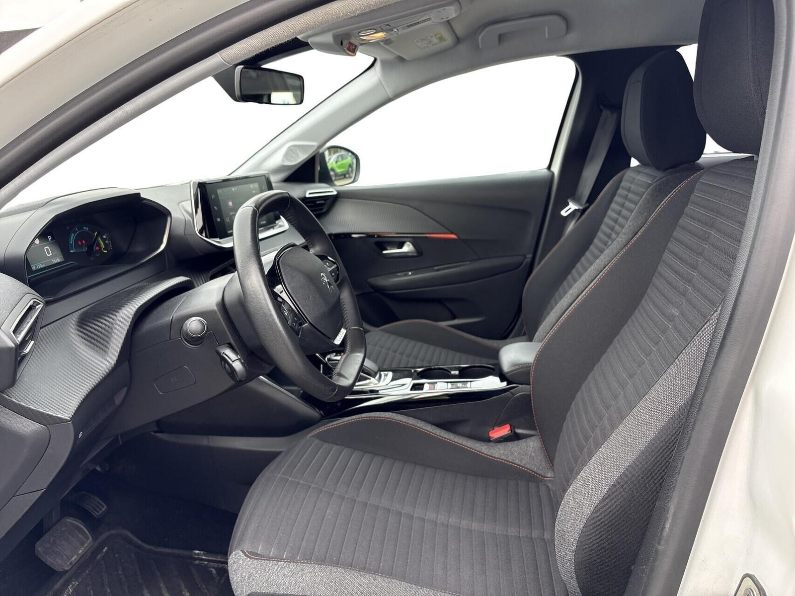 Hvid Peugeot e-208 fra 2021