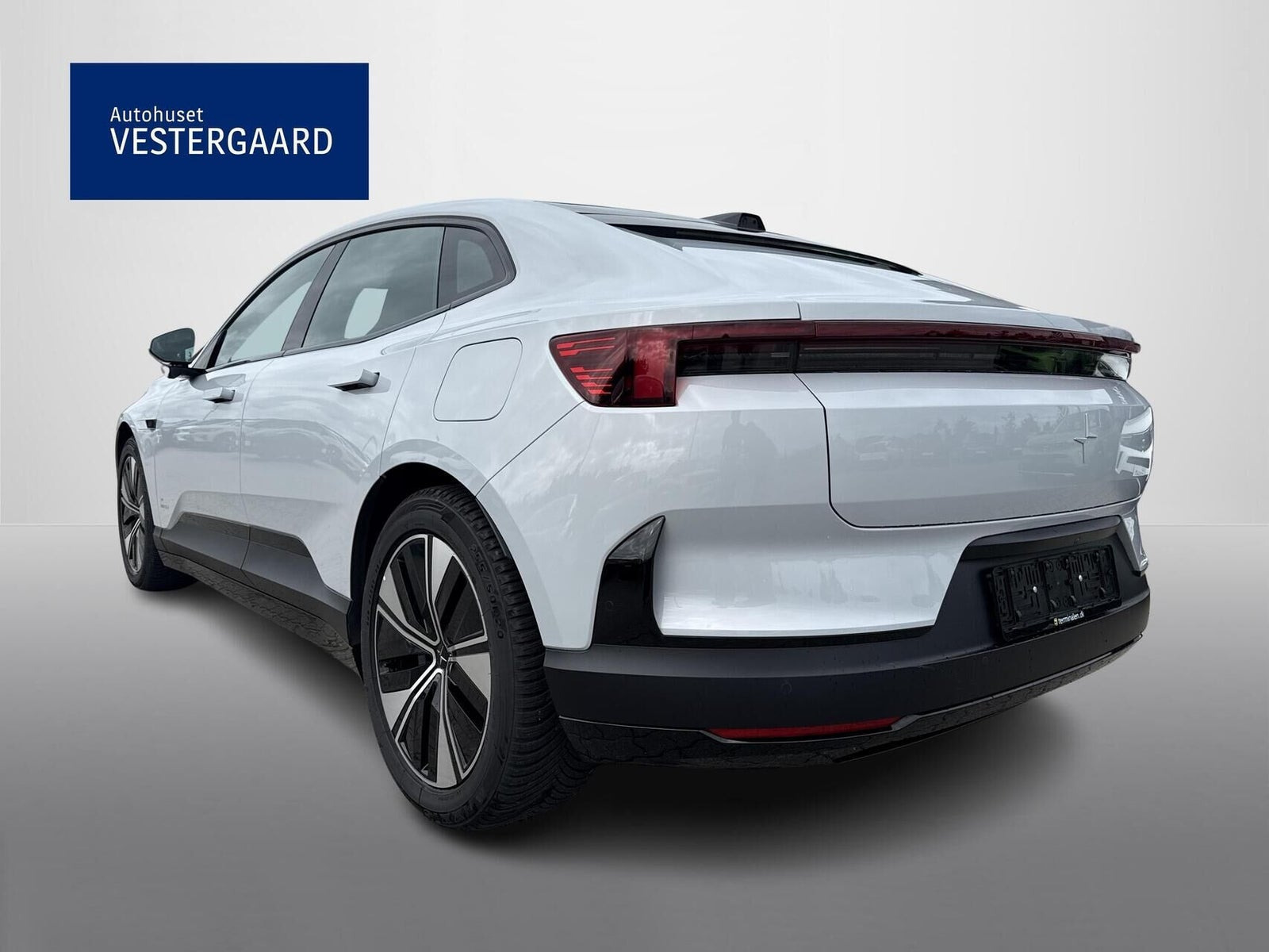 Grå Polestar 4 fra 2025
