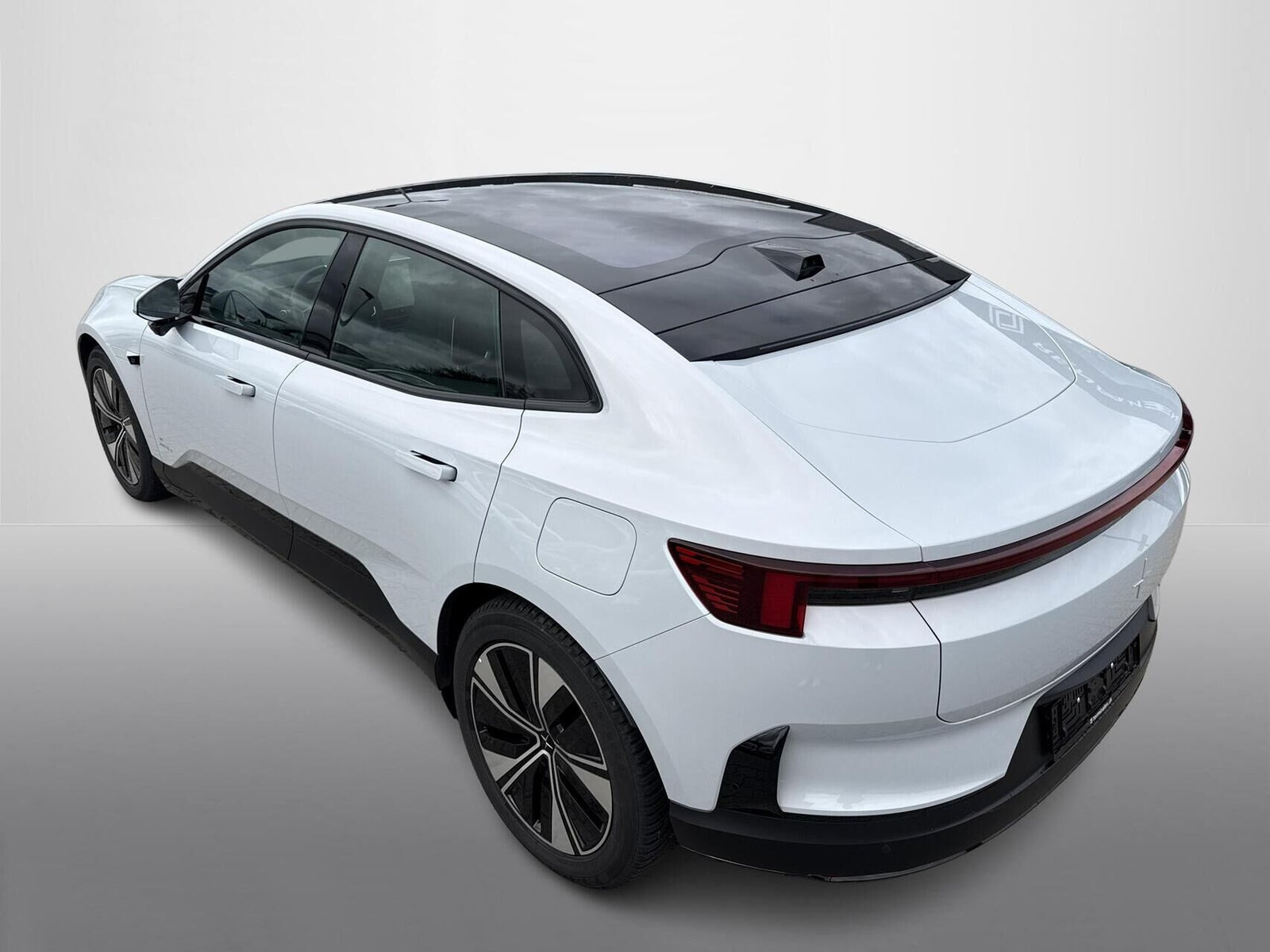 Grå Polestar 4 fra 2025