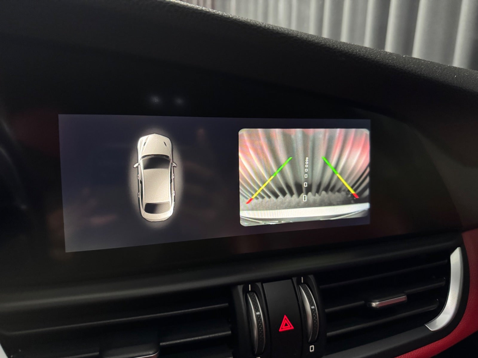 Rød Alfa Romeo Giulia fra 2017