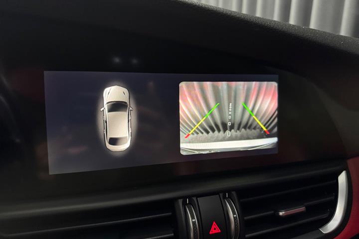 Rød Alfa Romeo Giulia fra 2017