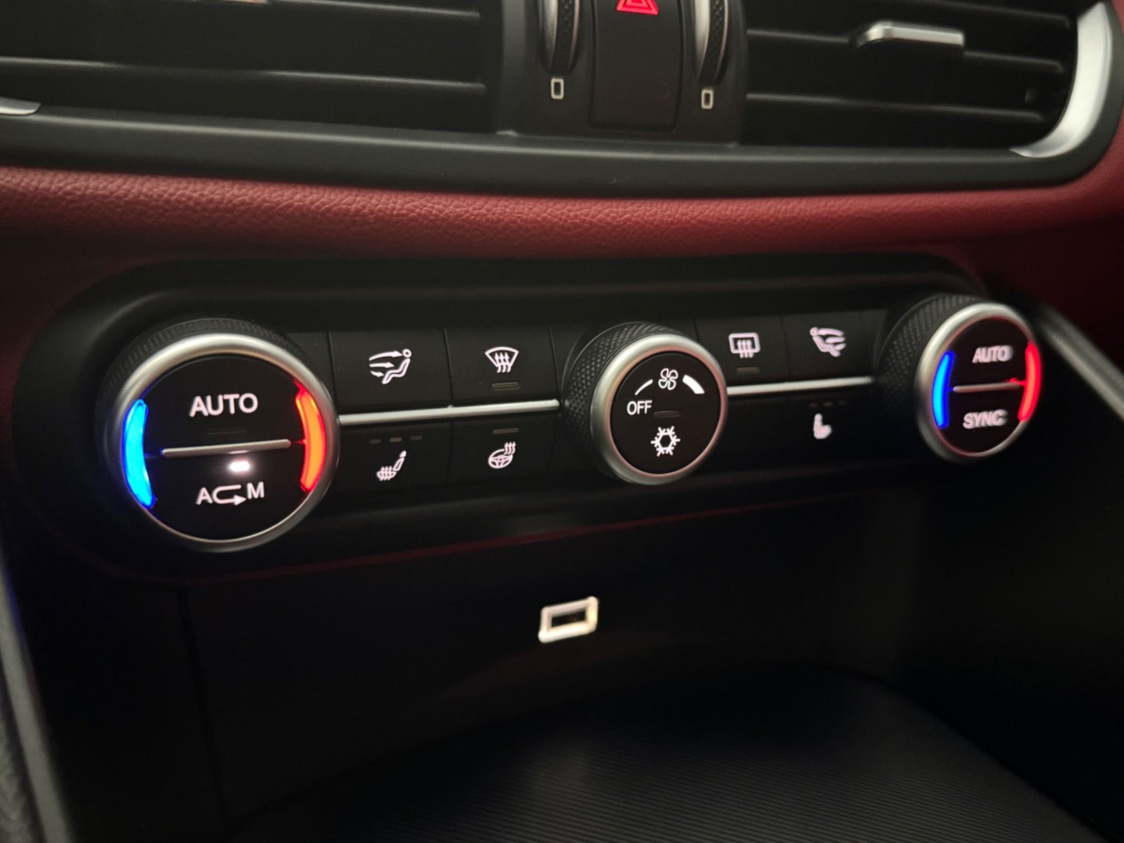 Rød Alfa Romeo Giulia fra 2017
