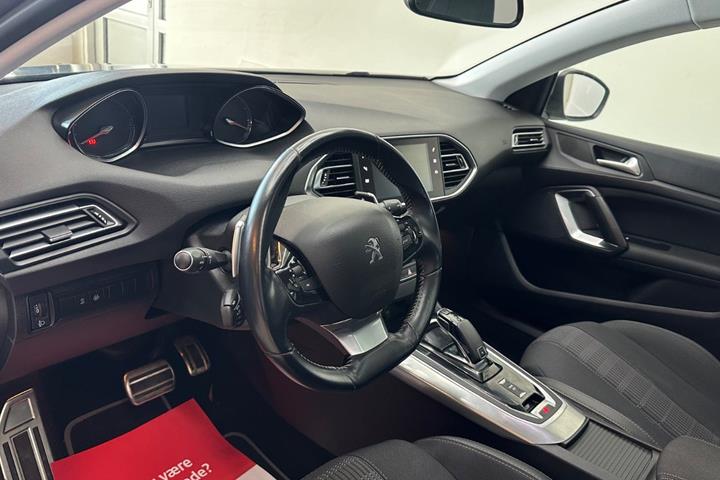 Sort Peugeot 308 fra 2019