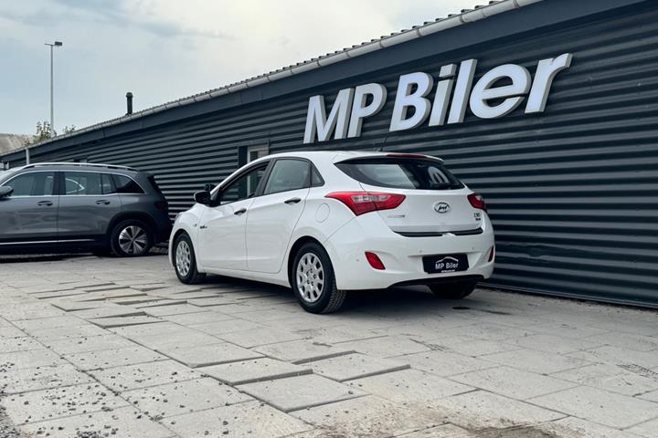 Hvid Hyundai i30 fra 2014