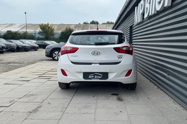 Hvid Hyundai i30 fra 2014