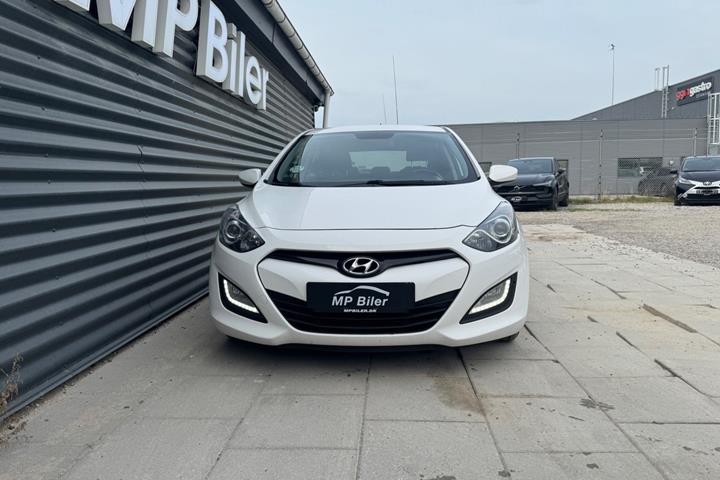 Hvid Hyundai i30 fra 2014
