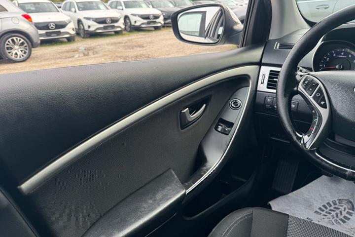 Hvid Hyundai i30 fra 2014