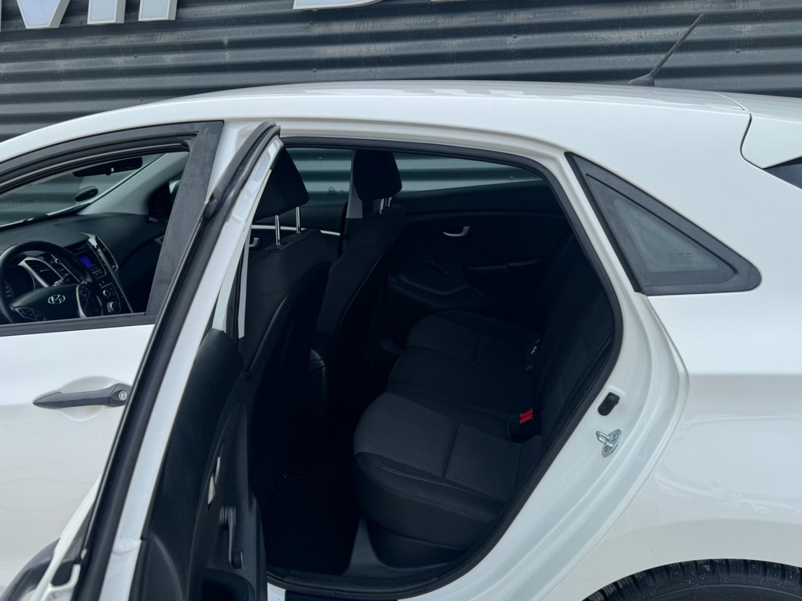 Hvid Hyundai i30 fra 2014