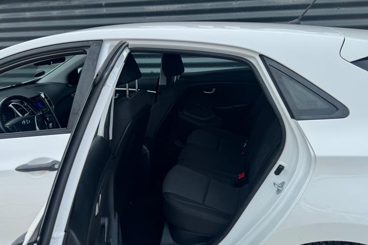 Hvid Hyundai i30 fra 2014