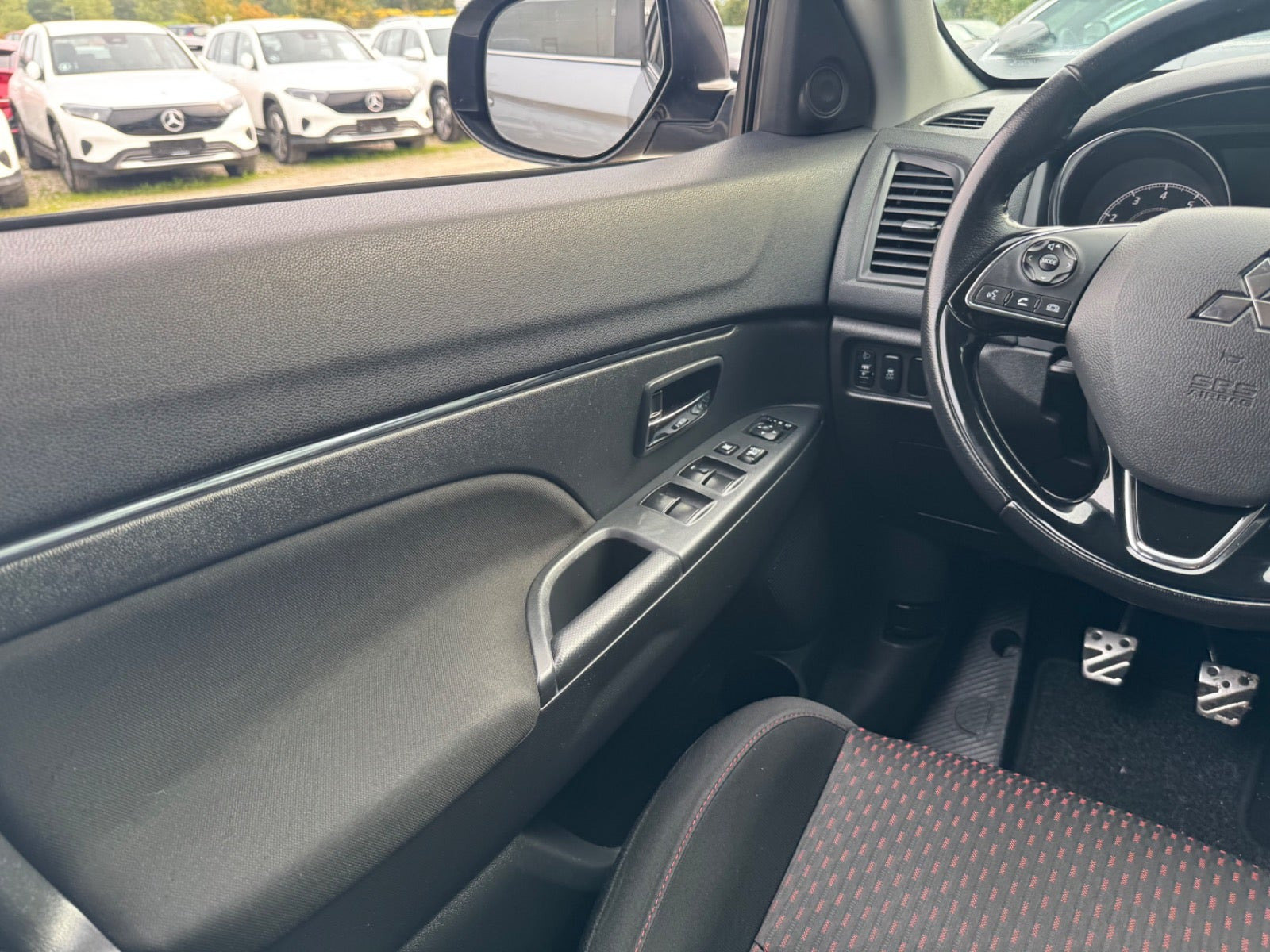 Grå Mitsubishi ASX fra 2017