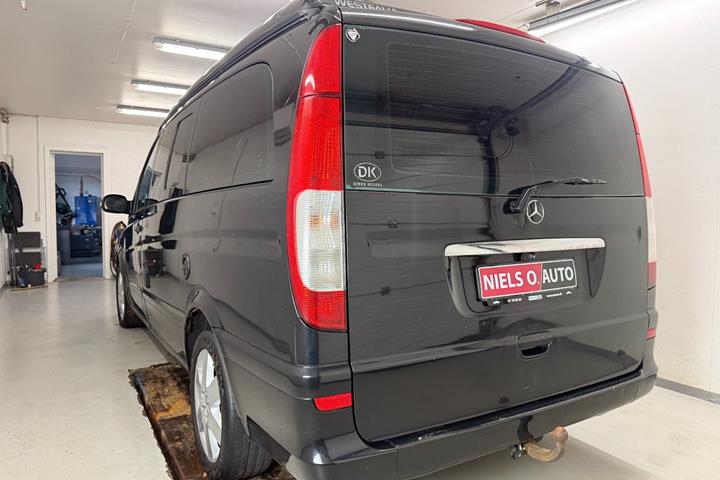Sort Mercedes Viano fra 2009