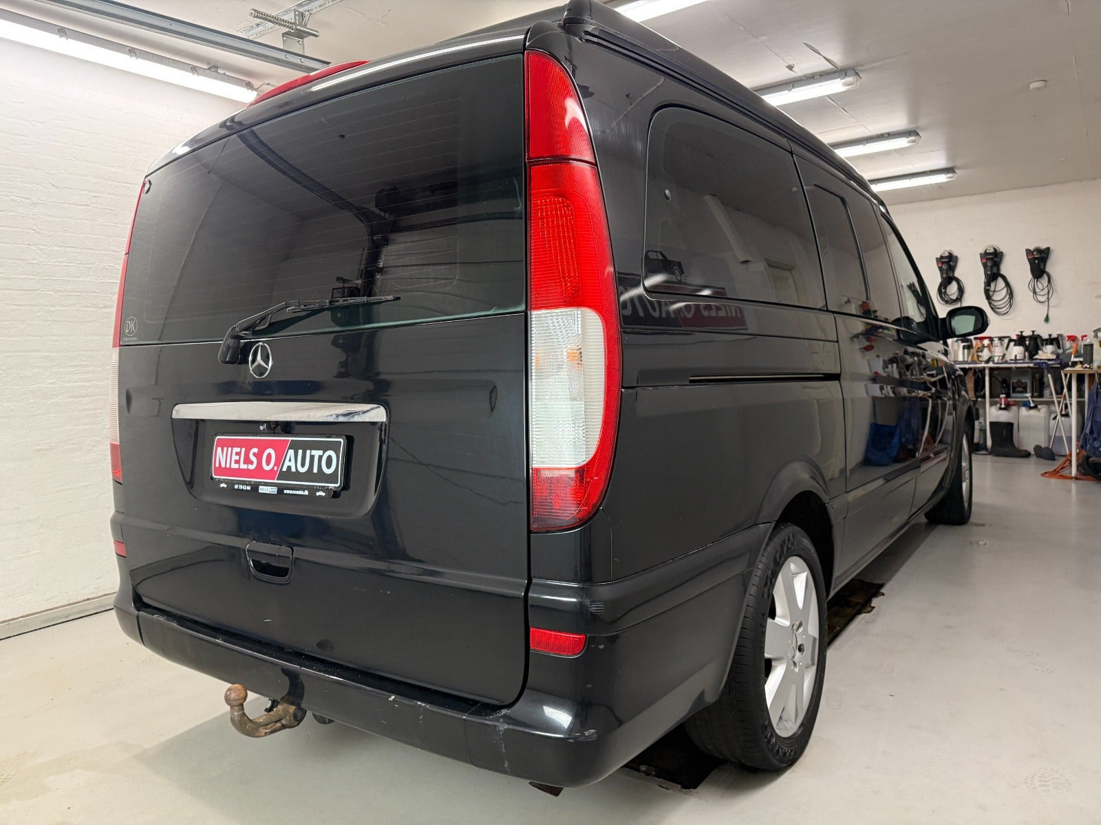 Sort Mercedes Viano fra 2009