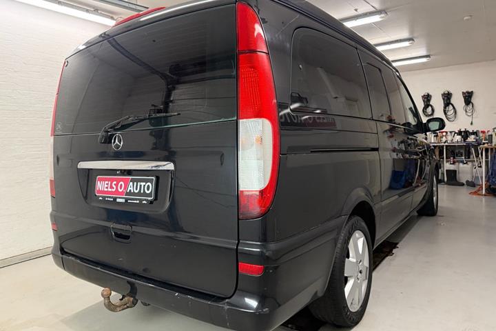 Sort Mercedes Viano fra 2009