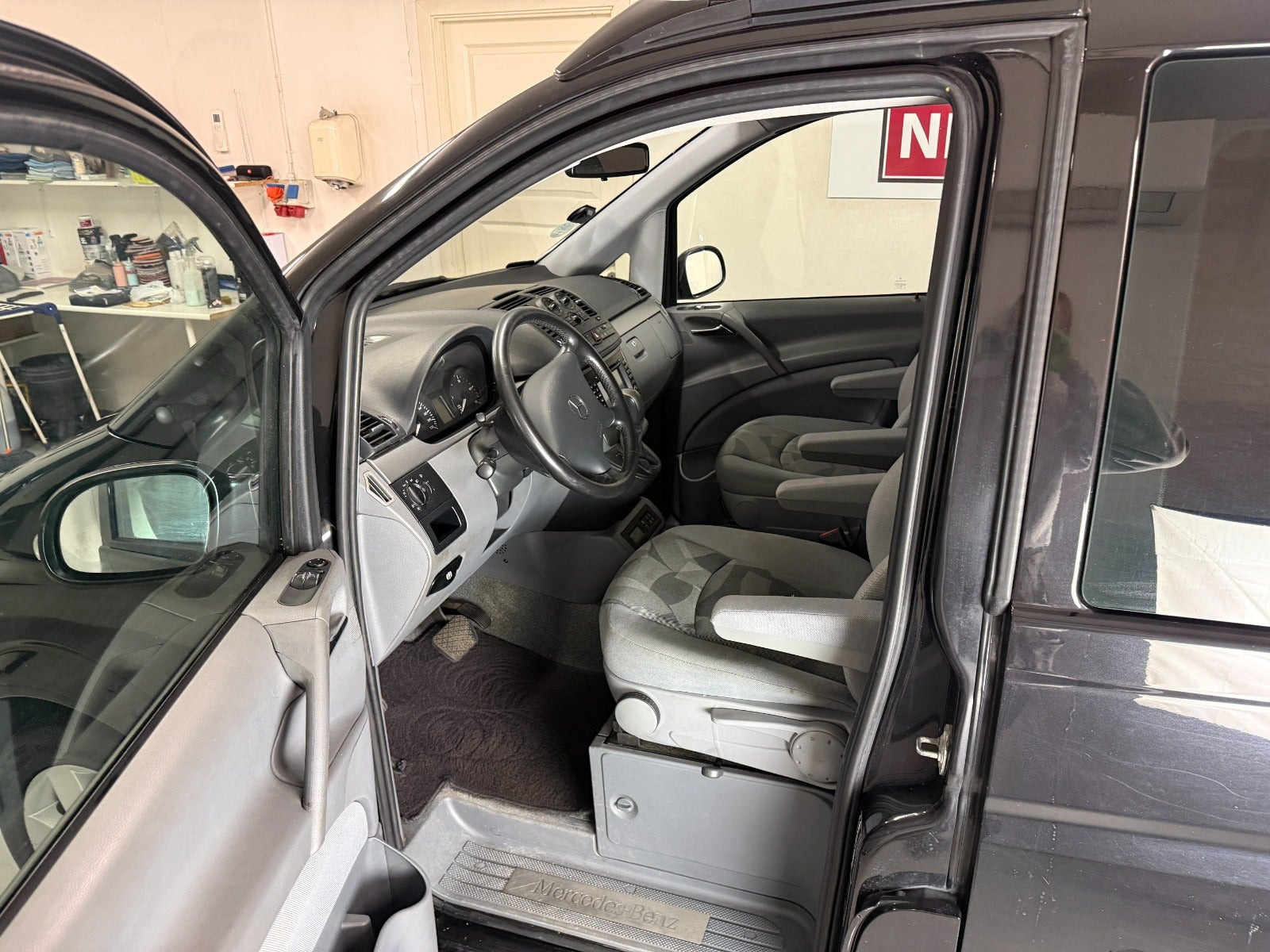 Sort Mercedes Viano fra 2009