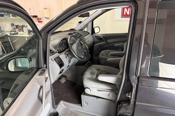 Sort Mercedes Viano fra 2009