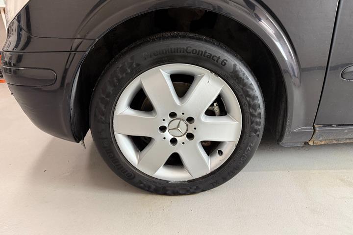 Sort Mercedes Viano fra 2009