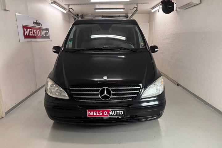 Sort Mercedes Viano fra 2009