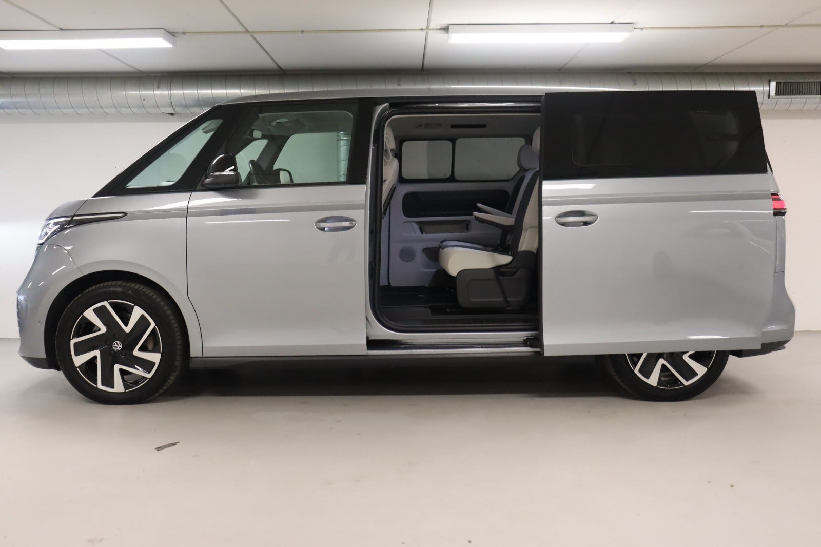 Sølv VW ID.Buzz fra 2025