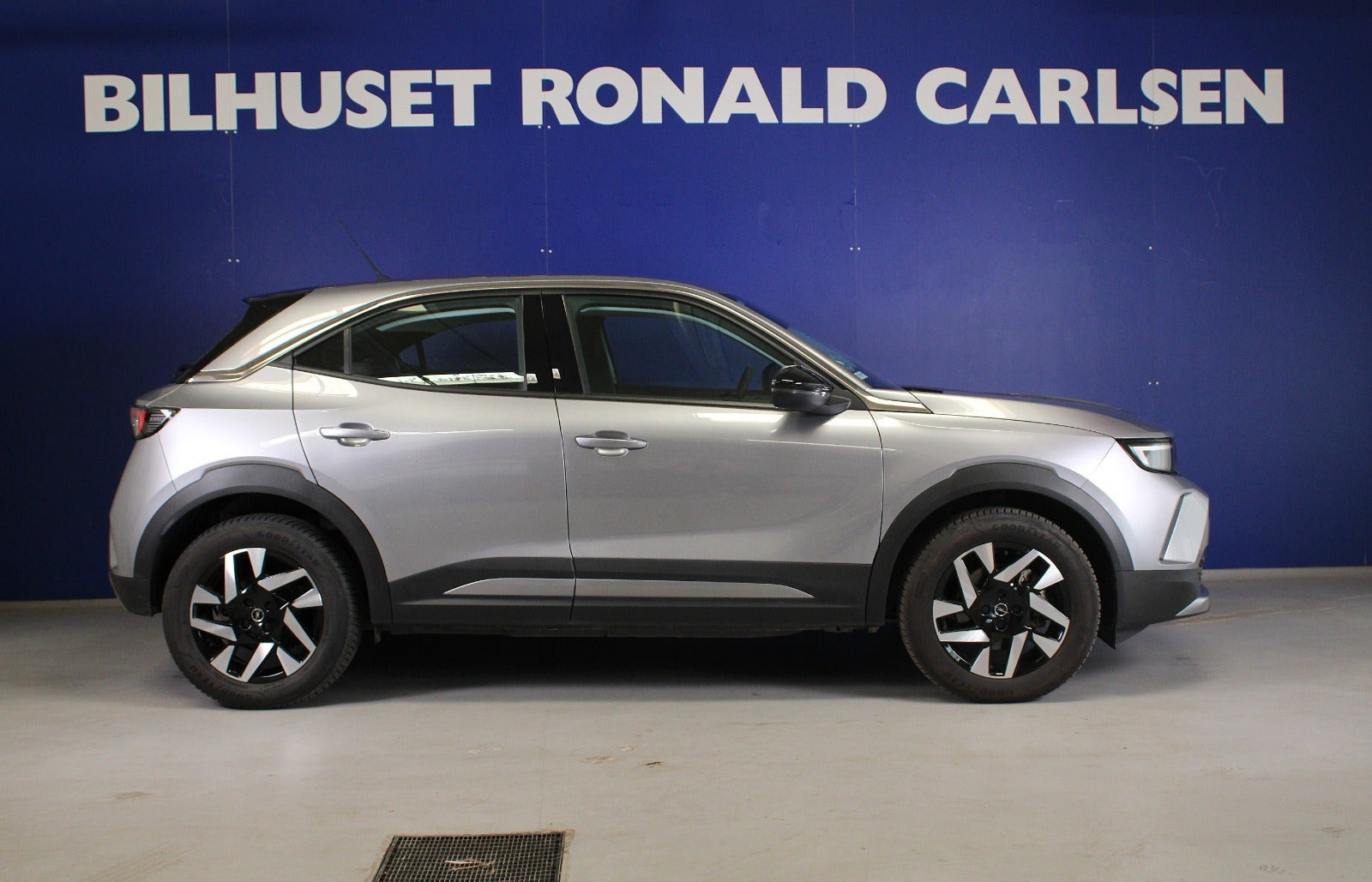 Sølv Opel Mokka-e fra 2024