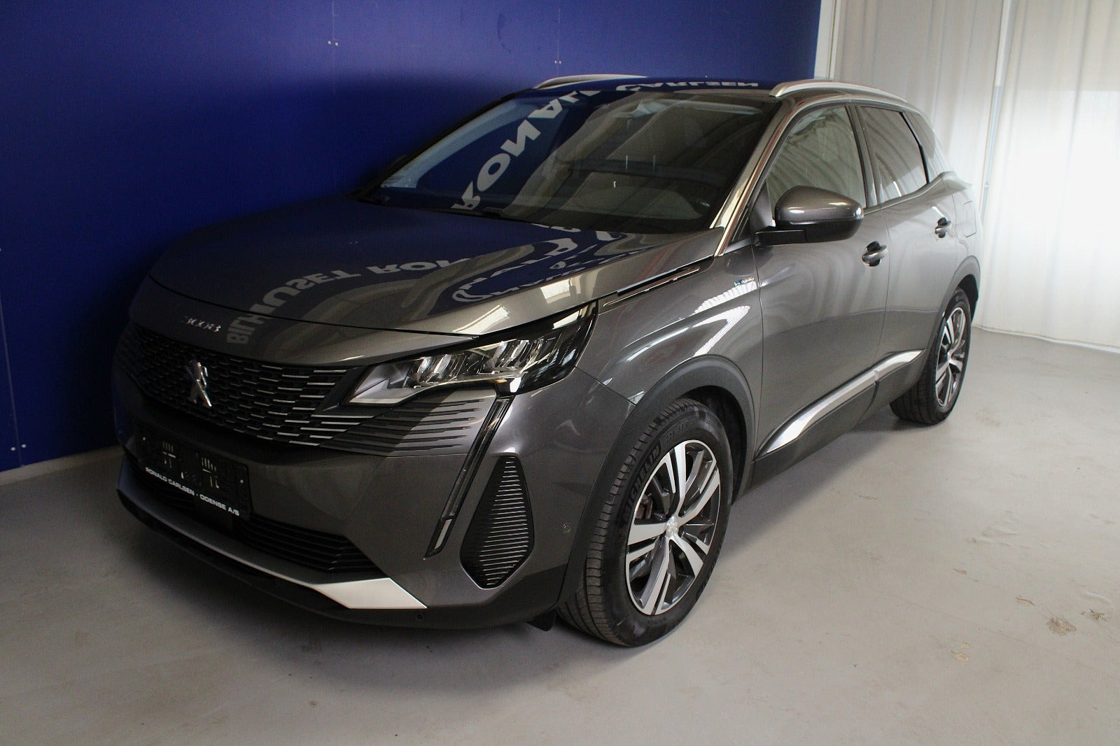 Grå Peugeot 3008 fra 2021