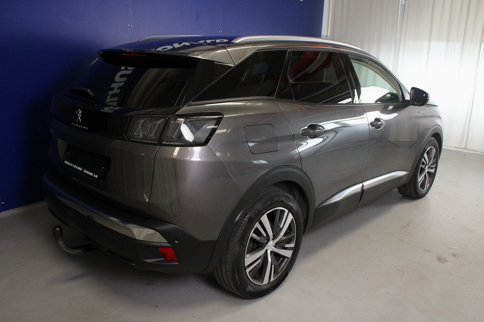 Grå Peugeot 3008 fra 2021