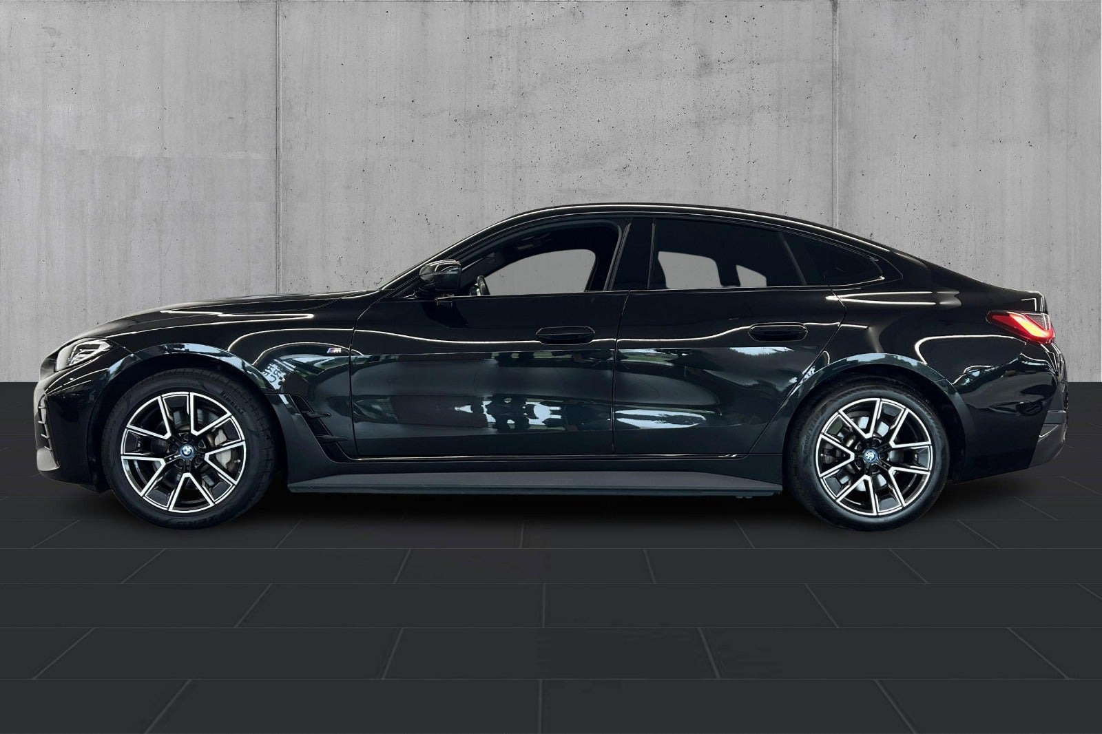 Sort BMW i4 fra 2023