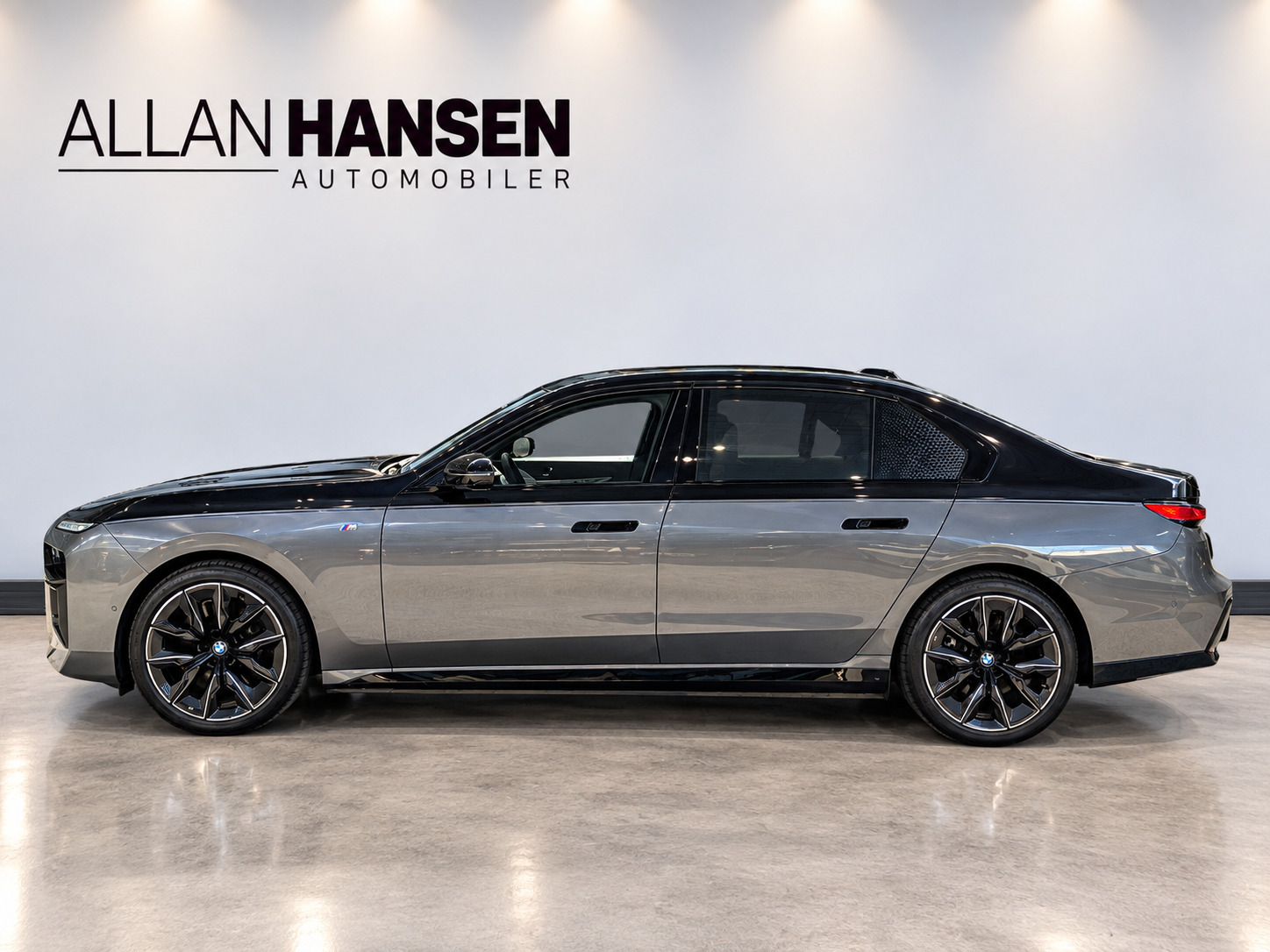 Grå BMW i7 fra 2023