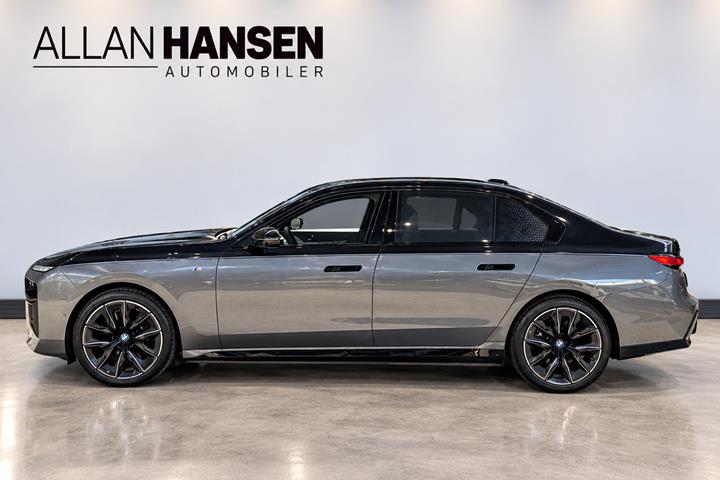 Grå BMW i7 fra 2023